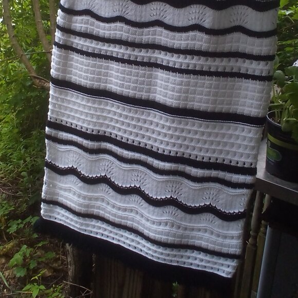 House of Harlow 1960 2PC Crocheted Blck/Whte Stripe Top & Maxi Skirt Size: L NWT - Picture 9 of 12